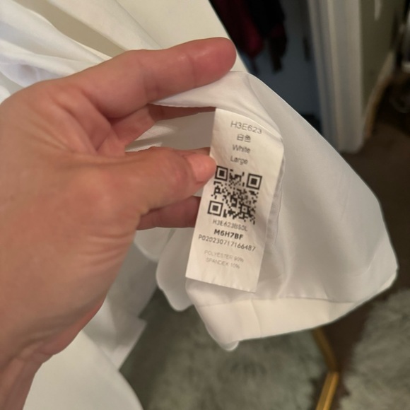 NWOT v neck 3/4 sleeve flutter sleeve white cocktail dress - Picture 5 of 5